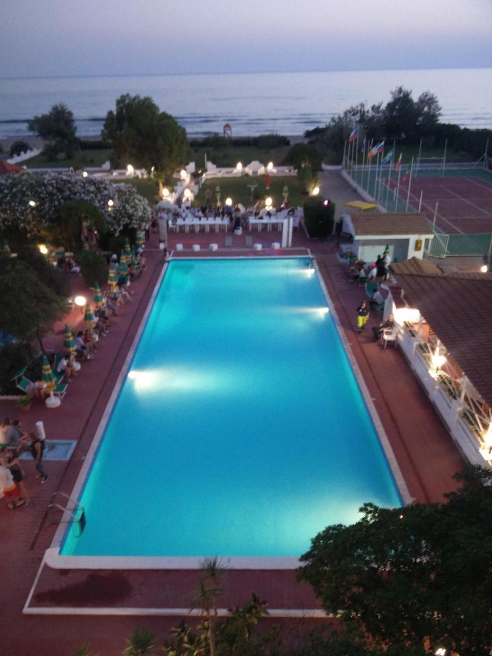 International Resort Мондрагоне Екстериор снимка