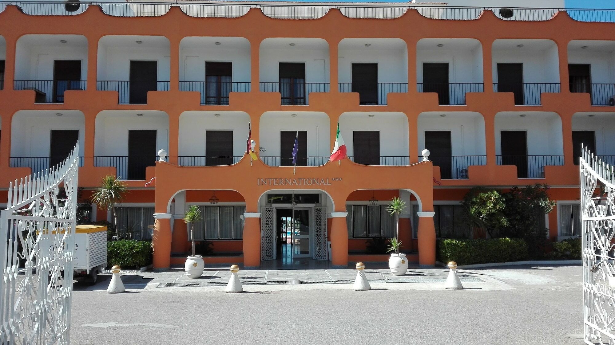 International Resort Мондрагоне Екстериор снимка
